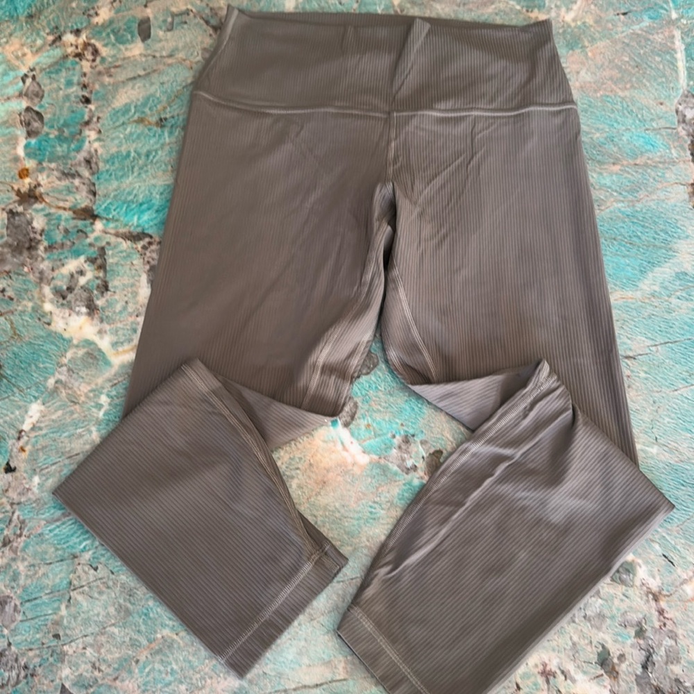 Lululemon ribbed leggings cropped align